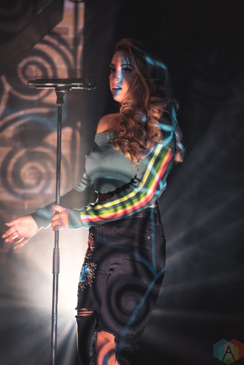Alina Baraz performs at Velvet Underground in Toronto on March 21, 2017. (Photo: Mike Nguyen/Aesthetic Magazine)