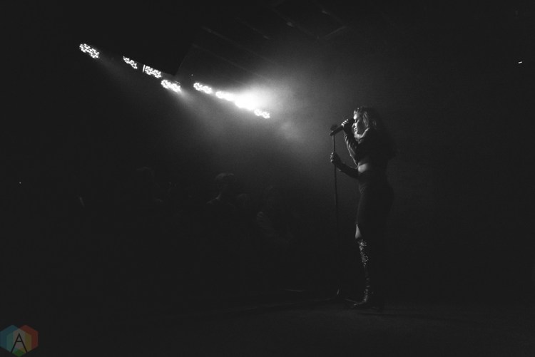 Alina Baraz performs at Velvet Underground in Toronto on March 21, 2017. (Photo: Mike Nguyen/Aesthetic Magazine)