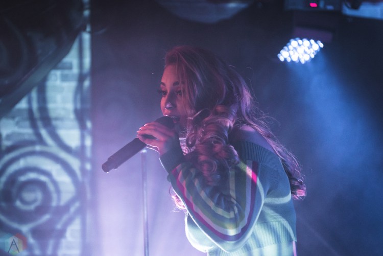 Alina Baraz performs at Velvet Underground in Toronto on March 21, 2017. (Photo: Mike Nguyen/Aesthetic Magazine)
