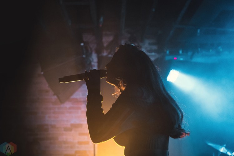 Alina Baraz performs at Velvet Underground in Toronto on March 21, 2017. (Photo: Mike Nguyen/Aesthetic Magazine)