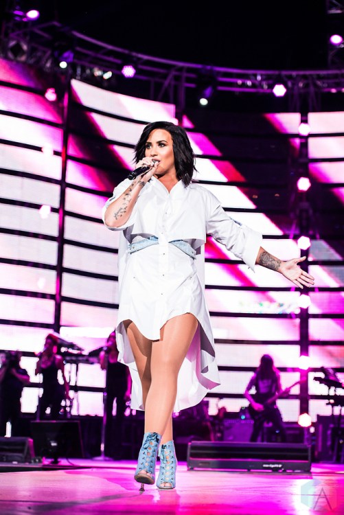 Demi Lovato performs at NRG Park in Houston on March 14, 2017 during the Houston Rodeo. (Photo: Joey Diaz/Aesthetic Magazine)