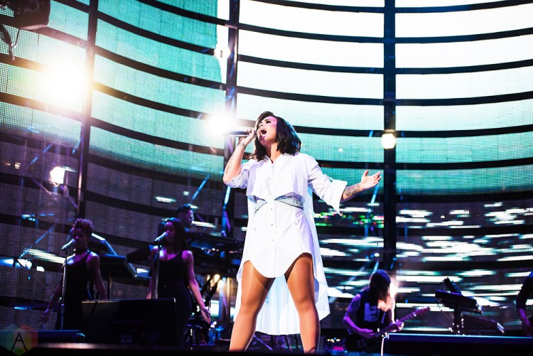 Demi Lovato performs at NRG Park in Houston on March 14, 2017 during the Houston Rodeo. (Photo: Joey Diaz/Aesthetic Magazine)
