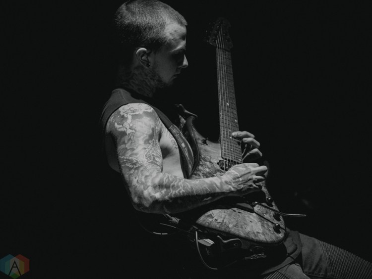 Jason Richardson performs at Mahall's in Lakewood, Ohio on March 7, 2017. (Photo: Emma Fischer/Aesthetic Magazine)