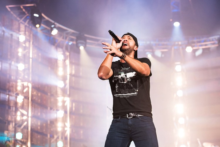 Luke Bryant performs at NRG Park in Houston on March 16, 2017 during the Houston Rodeo. (Photo: Joey Diaz/Aesthetic Magazine)