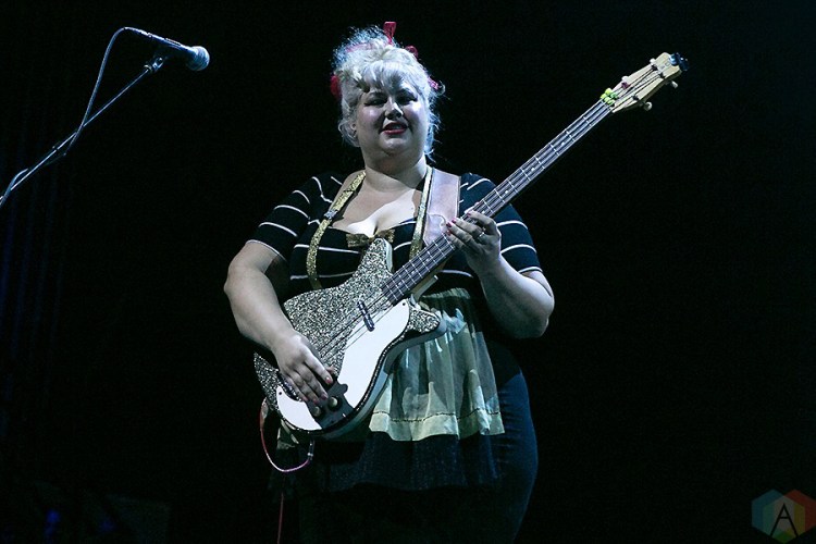 Shannon and the Clams performs at the Fox Theater in Oakland, CA on February 27, 2017. (Photo: Raymond Ahner/Aesthetic Magazine)