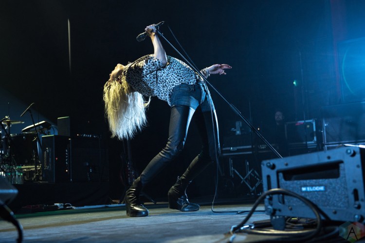 The Kills perform at the Fox Theater in Oakland, CA on March 22, 2017. (Photo: Steve Carlson/Aesthetic Magazine)