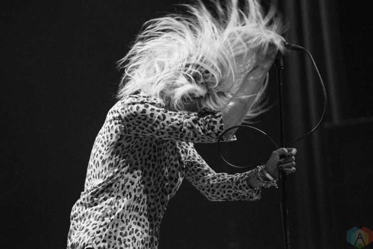The Kills perform at the Fox Theater in Oakland, CA on March 22, 2017. (Photo: Steve Carlson/Aesthetic Magazine)
