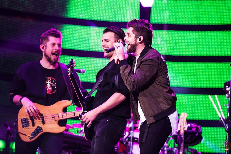 Thomas Rhett performs at NRG Park in Houston on March 15, 2017 during the Houston Rodeo. (Photo: Joey Diaz/Aesthetic Magazine)