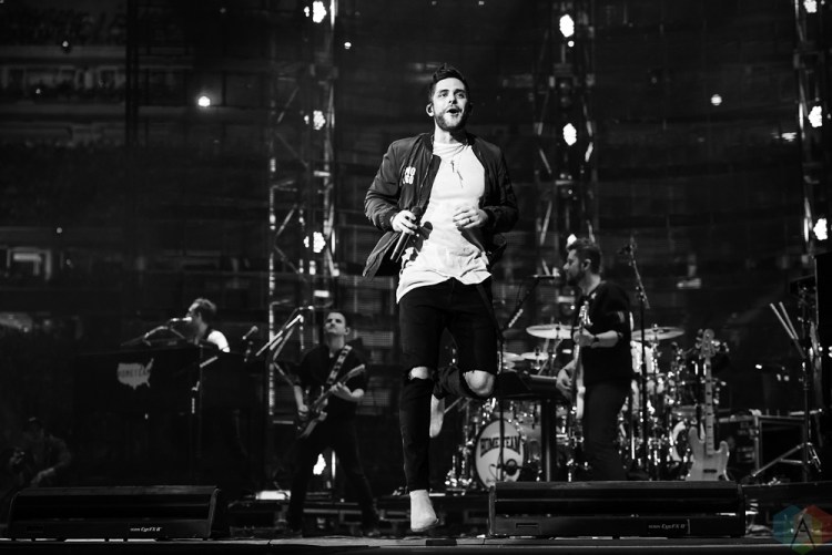 Thomas Rhett performs at NRG Park in Houston on March 15, 2017 during the Houston Rodeo. (Photo: Joey Diaz/Aesthetic Magazine)