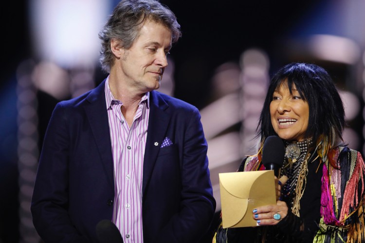 Jim Cuddy and Buffy Sainte-Marie appear at the 2017 JUNO Awards at the Canadian Tire Centre in Ottawa on April 2, 2017. (Photo: CARAS)
