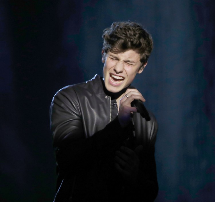 Shawn Mendes performs "Mercy" at the 2017 JUNO Awards at the Canadian Tire Centre in Ottawa on April 2, 2017. (Photo: CARAS)