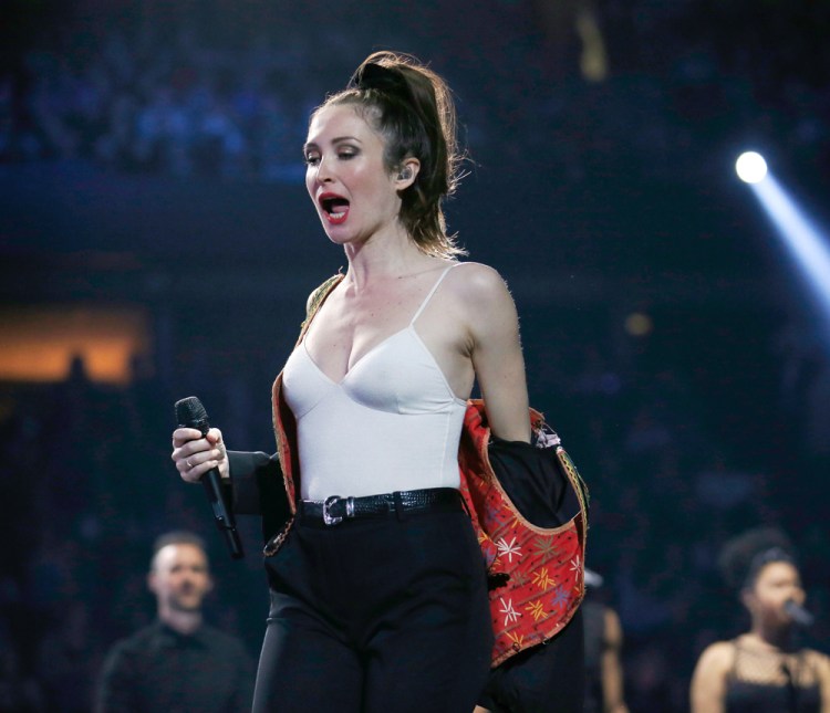 July Talk performs "Picturing Love" at the 2017 JUNO Awards at the Canadian Tire Centre in Ottawa on April 2, 2017. (Photo: CARAS)