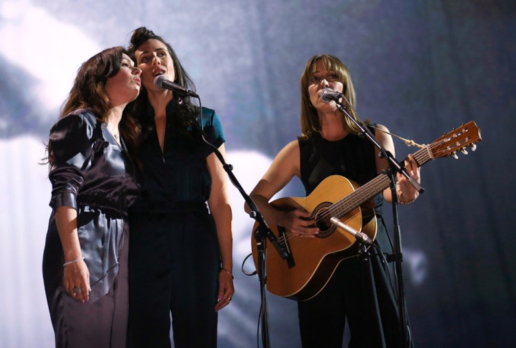 Feist performs "Hey. That's no Way to say Goodbye" in tribute to Leonard Cohen at the 2017 JUNO Awards at the Canadian Tire Centre in Ottawa on April 2, 2017. (Photo: CARAS)