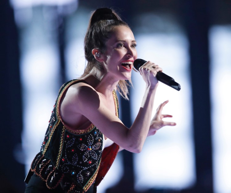 July Talk performs "Picturing Love" at the 2017 JUNO Awards at the Canadian Tire Centre in Ottawa on April 2, 2017. (Photo: CARAS)