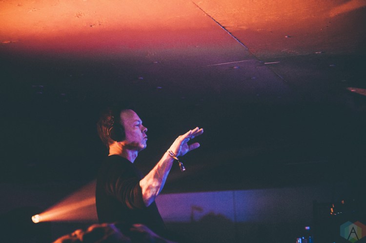 Pete Tong performs at Snowbombing Canada at Sun Peaks Resort in Sun Peaks, British Columbia on April 7, 2017. (Photo: Timothy Nguyen/Aesthetic Magazine)