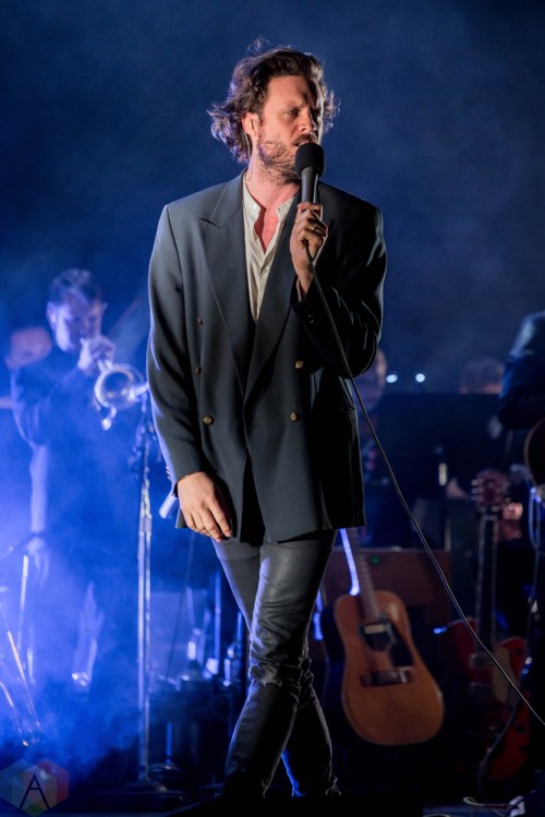 Father John Misty performs at the Royal Alexandra Theatre in Toronto on May 6, 2017. (Photo: Sarah McNeil/Aesthetic Magazine)
