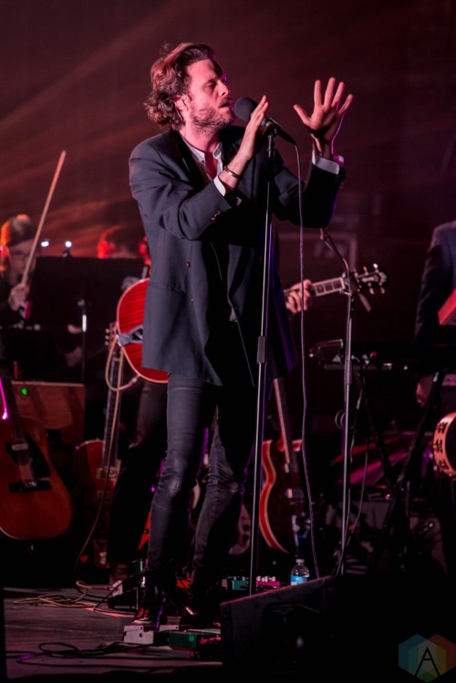Father John Misty performs at the Royal Alexandra Theatre in Toronto on May 6, 2017. (Photo: Sarah McNeil/Aesthetic Magazine)