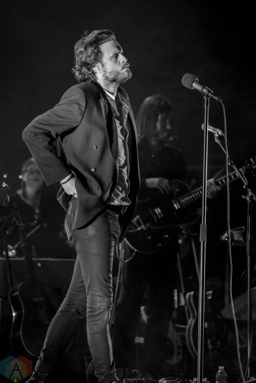 Father John Misty performs at the Royal Alexandra Theatre in Toronto on May 6, 2017. (Photo: Sarah McNeil/Aesthetic Magazine)