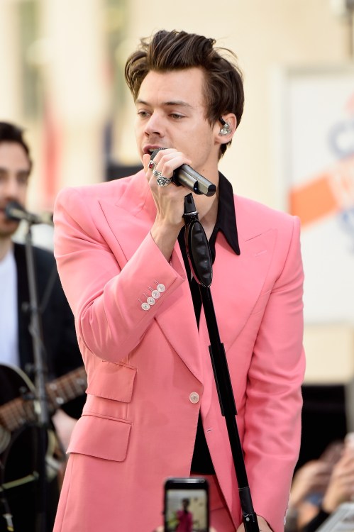 Harry Styles performs on stage at the Citi Concert Series at Rockefeller Center on May 9, 2017 in New York City. (Photo: Kevin Mazur/Getty)