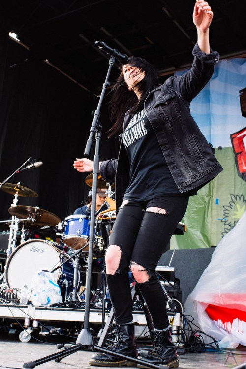 K Flay performs at the PIQNIQ Music Festival at the Hollywood Casino Amphitheatre in Chicago on May 20, 2017. (Photo: Callie Craig/Aesthetic Magazine)