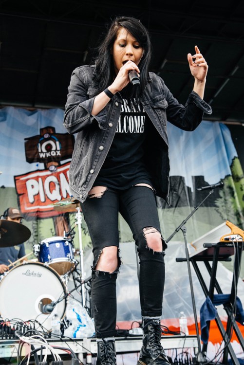 K Flay performs at the PIQNIQ Music Festival at the Hollywood Casino Amphitheatre in Chicago on May 20, 2017. (Photo: Callie Craig/Aesthetic Magazine)