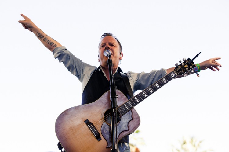 Kiefer Sutherland performs at Stagecoach Festival at the Empire Polo Club in Indio, California on April 30, 2017. (Photo: Mitch Brown)