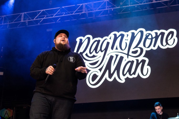 Rag 'N' Bone Man performs at the Radio 104.5 10th Birthday Show at BB&T Pavilion in Camden, New Jersey on May 13, 2017. (Photo: Saidy Lopez/Aesthetic Magazine)