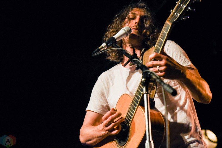 Pat Robitaille performs at Revival Bar in Toronto on May 31, 2017. (Photo: Jaime Espinoza/Aesthetic Magazine)