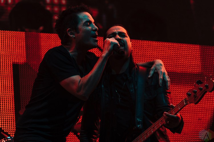 Train performs at Budweiser Stage in Toronto on June 21, 2017. (Photo: Nicole De Khors/Aesthetic Magazine)