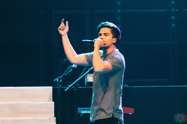 Alex Aiono performs at Vogue Theatre in Vancouver on July 6, 2017. (Photo: Timothy Nguyen/Aesthetic Magazine)