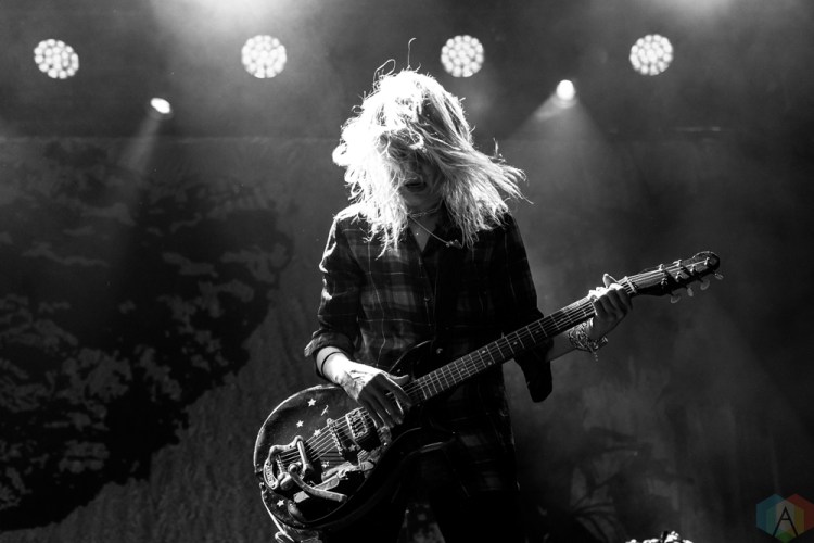 The Kills perform at Brooklyn Steel in Brooklyn, New York on July 21, 2017. (Photo: Saidy Lopez/Aesthetic Magazine)