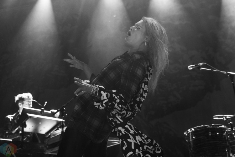 The Kills perform at Brooklyn Steel in Brooklyn, New York on July 21, 2017. (Photo: Saidy Lopez/Aesthetic Magazine)