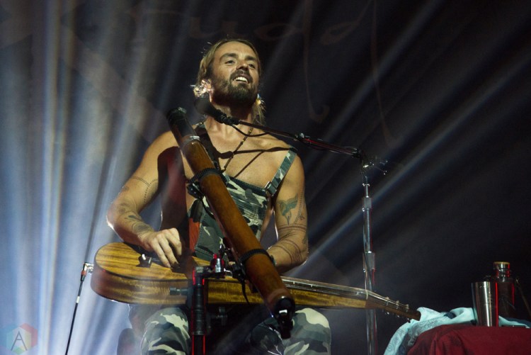 Xavier Rudd performs at Hillside Festival on July 16, 2017. (Photo: Morgan Hotston/Aesthetic Magazine)