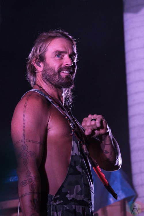 Xavier Rudd performs at Hillside Festival on July 16, 2017. (Photo: Morgan Hotston/Aesthetic Magazine)