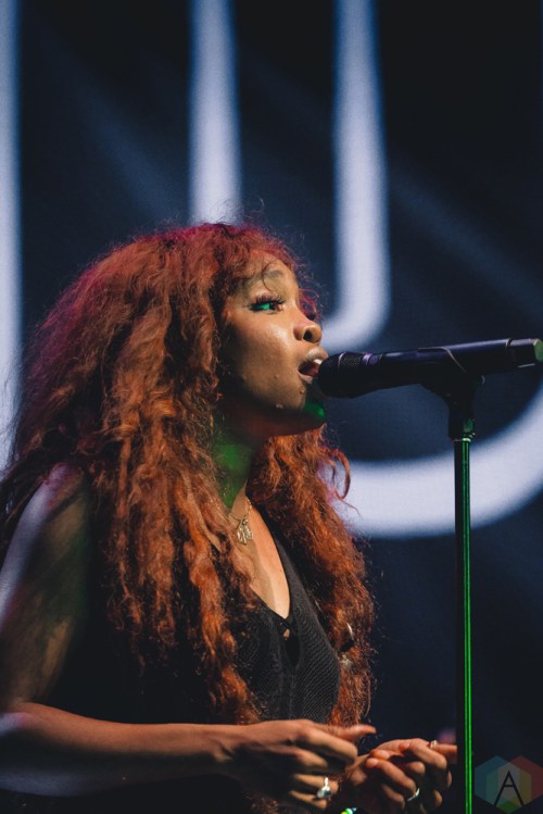 SZA performs at Rebel in Toronto on August 23, 2017. (Photo: Anton Mak/Aesthetic Magazine)