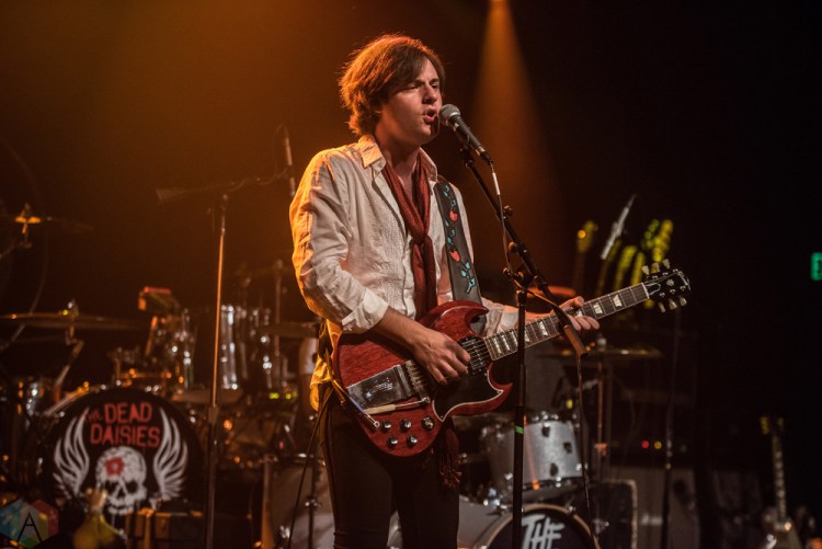 The Dives perform at El Rey Theatre in Los Angeles on August 25, 2017. (Photo: Boston Schulz/Aesthetic Magazine)