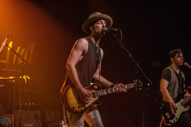 The Dives perform at El Rey Theatre in Los Angeles on August 25, 2017. (Photo: Boston Schulz/Aesthetic Magazine)