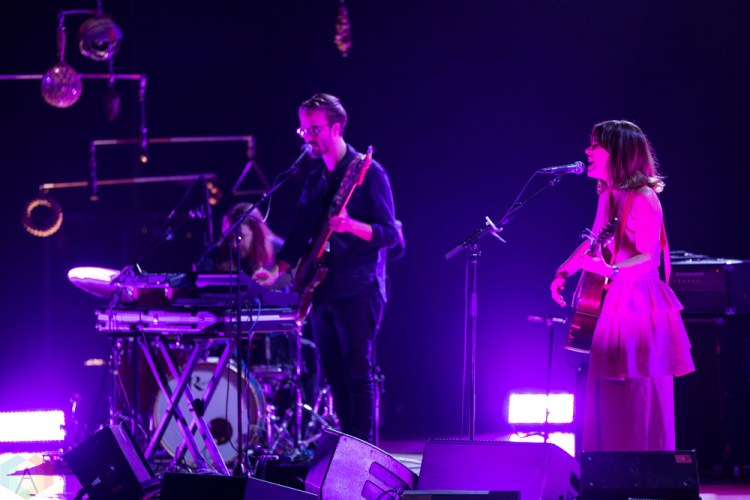Feist performs at Massey Hall in Toronto on September 24, 2017. (Photo: Brendan Albert/Aesthetic Magazine)