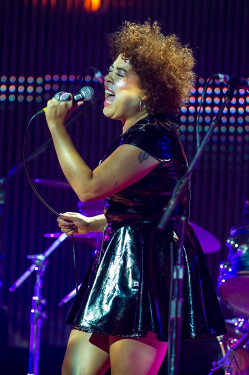 Weaves performs at the Polaris Music Prize gala at the Carlu in Toronto on September 18, 2017. (Photo: Orest Dorosh/Aesthetic Magazine)