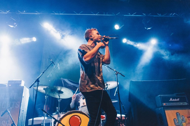 MANCHESTER, UK - SEPTEMBER 29: Roam performs at Manchester Academy in Manchester, UK on September 29, 2017. (Photo: Priti Shikotra/Aesthetic Magazine)