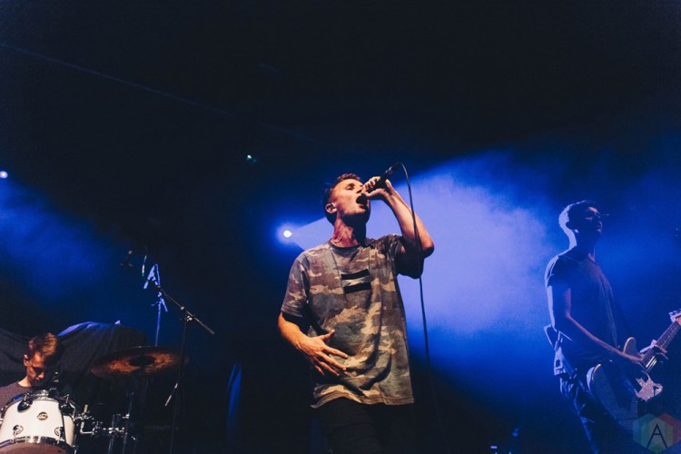 MANCHESTER, UK - SEPTEMBER 29: Roam performs at Manchester Academy in Manchester, UK on September 29, 2017. (Photo: Priti Shikotra/Aesthetic Magazine)