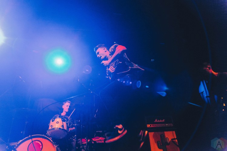 MANCHESTER, UK - SEPTEMBER 29: Roam performs at Manchester Academy in Manchester, UK on September 29, 2017. (Photo: Priti Shikotra/Aesthetic Magazine)