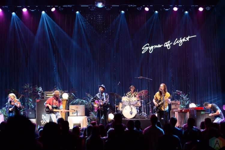 The Head And The Heart performs at Massey Hall in Toronto on September 26, 2017. (Photo: Julian Avram/Aesthetic Magazine)