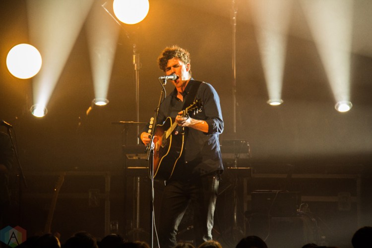 Vance Joy performs at Vogue Theatre in Vancouver on September 27, 2017. (Photo: Emily Chin/Aesthetic Magazine)