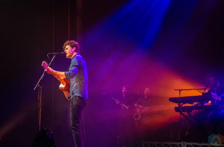 Vance Joy performs at Vogue Theatre in Vancouver on September 27, 2017. (Photo: Emily Chin/Aesthetic Magazine)