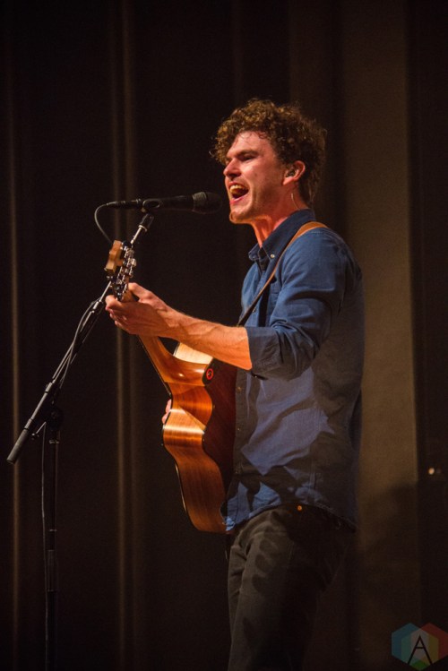 Vance Joy performs at Vogue Theatre in Vancouver on September 27, 2017. (Photo: Emily Chin/Aesthetic Magazine)