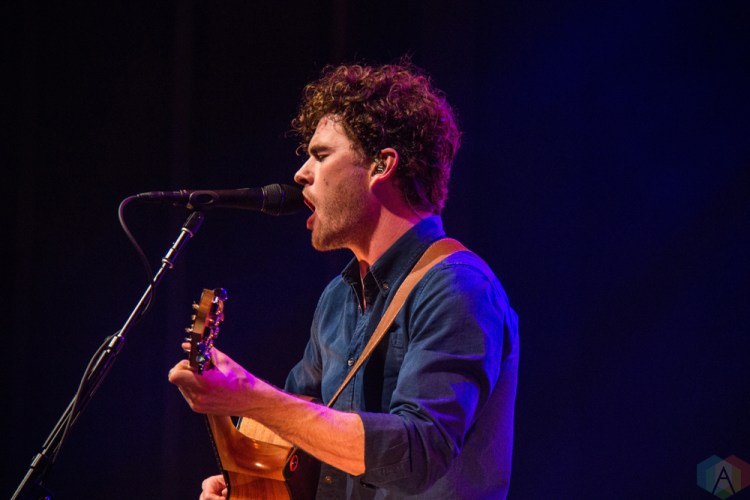 Vance Joy performs at Vogue Theatre in Vancouver on September 27, 2017. (Photo: Emily Chin/Aesthetic Magazine)