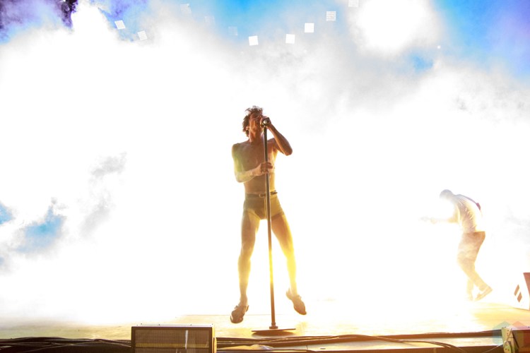 Cage The Elephant performs at CalJam 2017 at Glen Helen Amphitheatre in San Bernardino, California on October 7, 2017. (Photo: James Alvarez/Aesthetic Magazine)