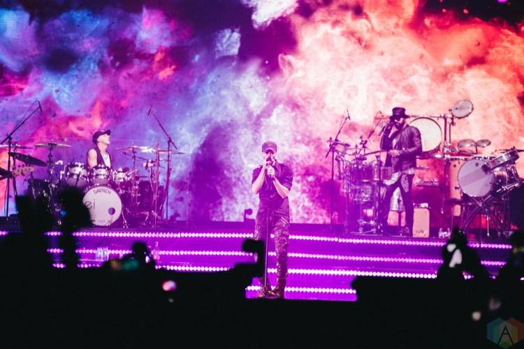 TORONTO, ONTARIO - OCTOBER 14: Enrique Iglesias performs at Air Canada Centre in Toronto on October 14, 2017. (Photo: Stephan Ordonez/Aesthetic Magazine)