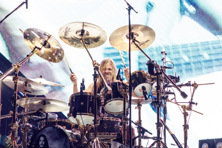 Foo Fighters performs at CalJam 2017 at Glen Helen Amphitheatre in San Bernardino, California on October 7, 2017. (Photo: James Alvarez/Aesthetic Magazine)